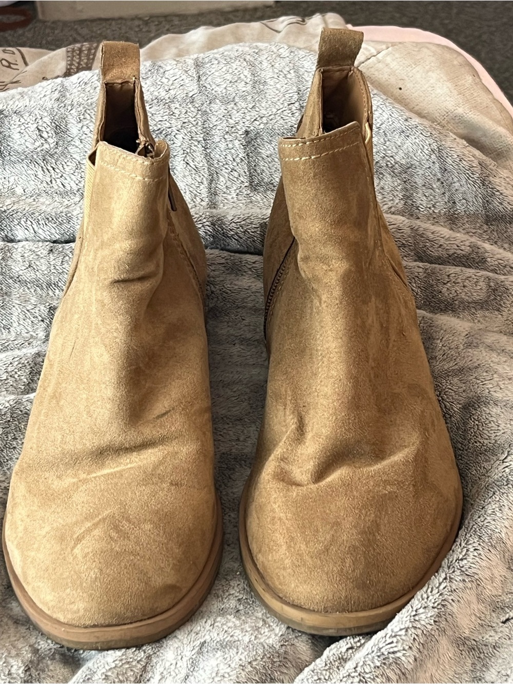 Time and Tru Womens 8.5 Beige Faux Suede Ankle Bootie Round Toe Block Heel Zip